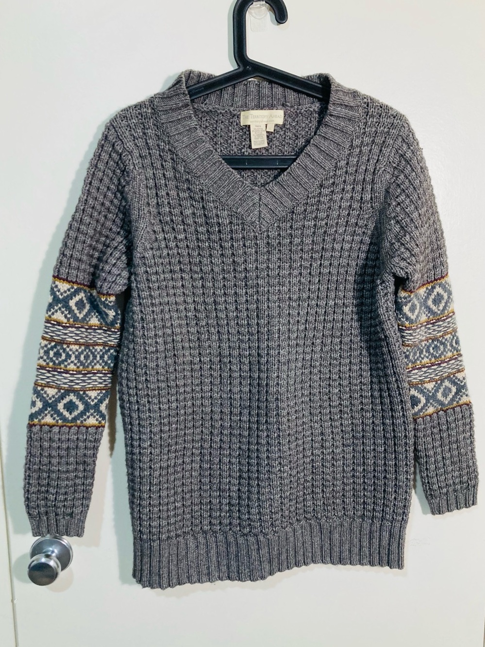 The Territory Ahead L Men's Gray V‑Neck Knit Sweater Patterned Sleeves RN88748